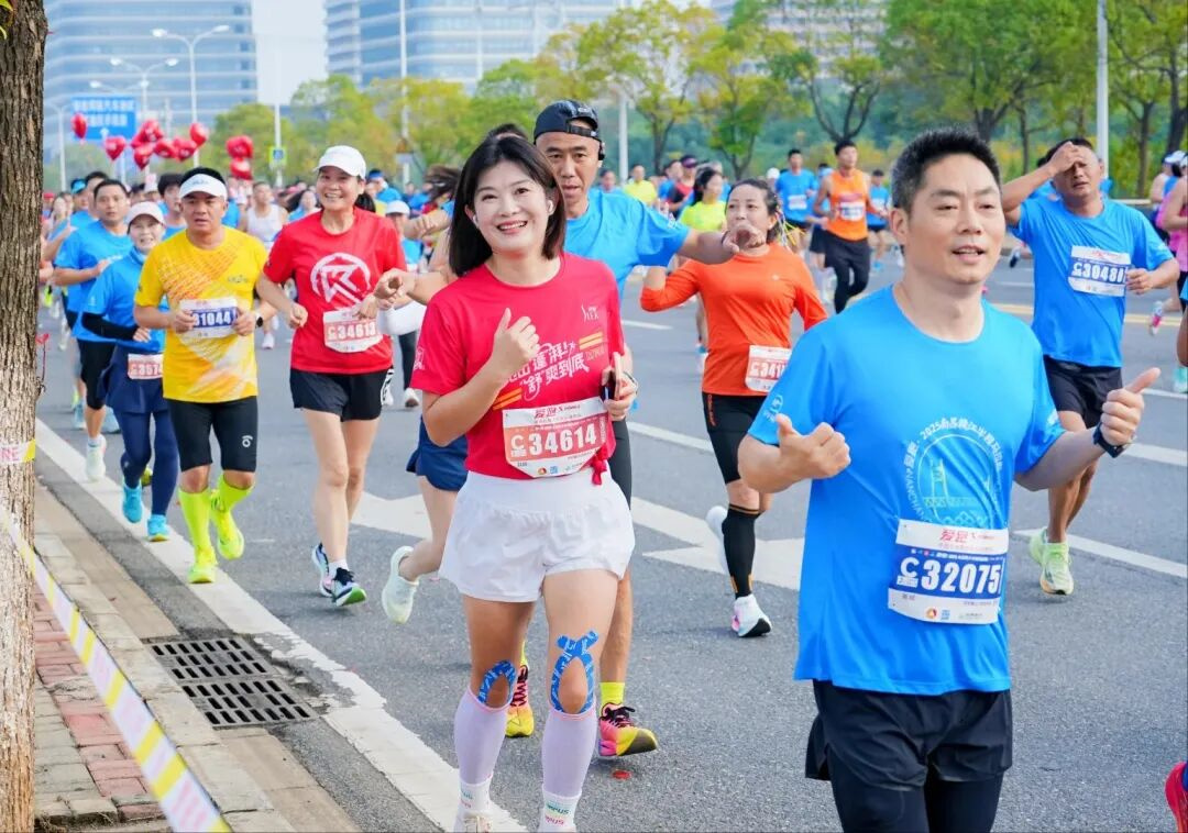 爱跑·2025南昌赣江半程马拉松燃情开跑，舒蕾携手全能广告集团助力城市活力盛事(图5)