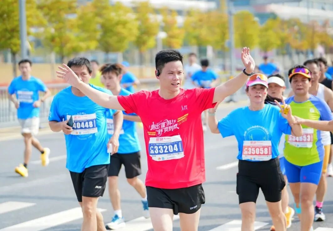 爱跑·2025南昌赣江半程马拉松燃情开跑，舒蕾携手全能广告集团助力城市活力盛事(图6)